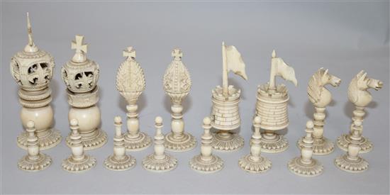 An early 19th century Anglo Indian green stained and plain ivory chess set, kings 4in.